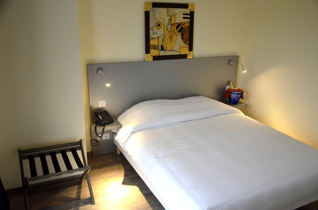 Le Grand Hotel Maubeuge ภายนอก รูปภาพ