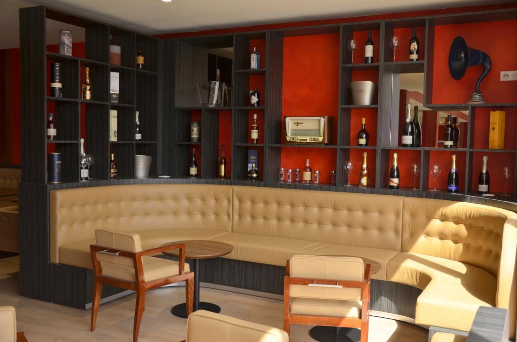 Le Grand Hotel Maubeuge ภายนอก รูปภาพ
