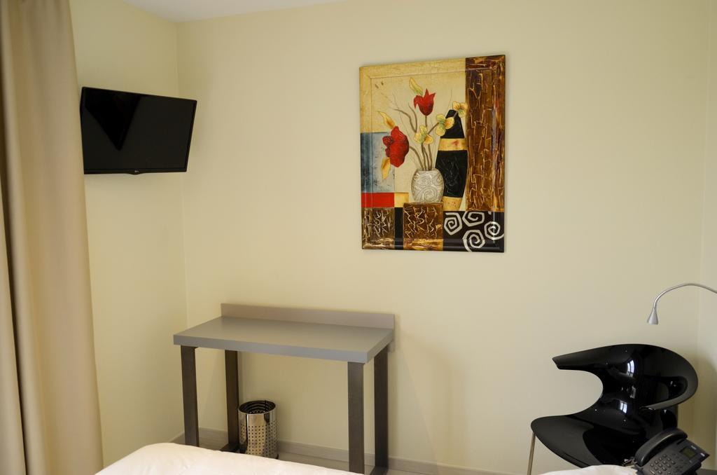 Le Grand Hotel Maubeuge ภายนอก รูปภาพ