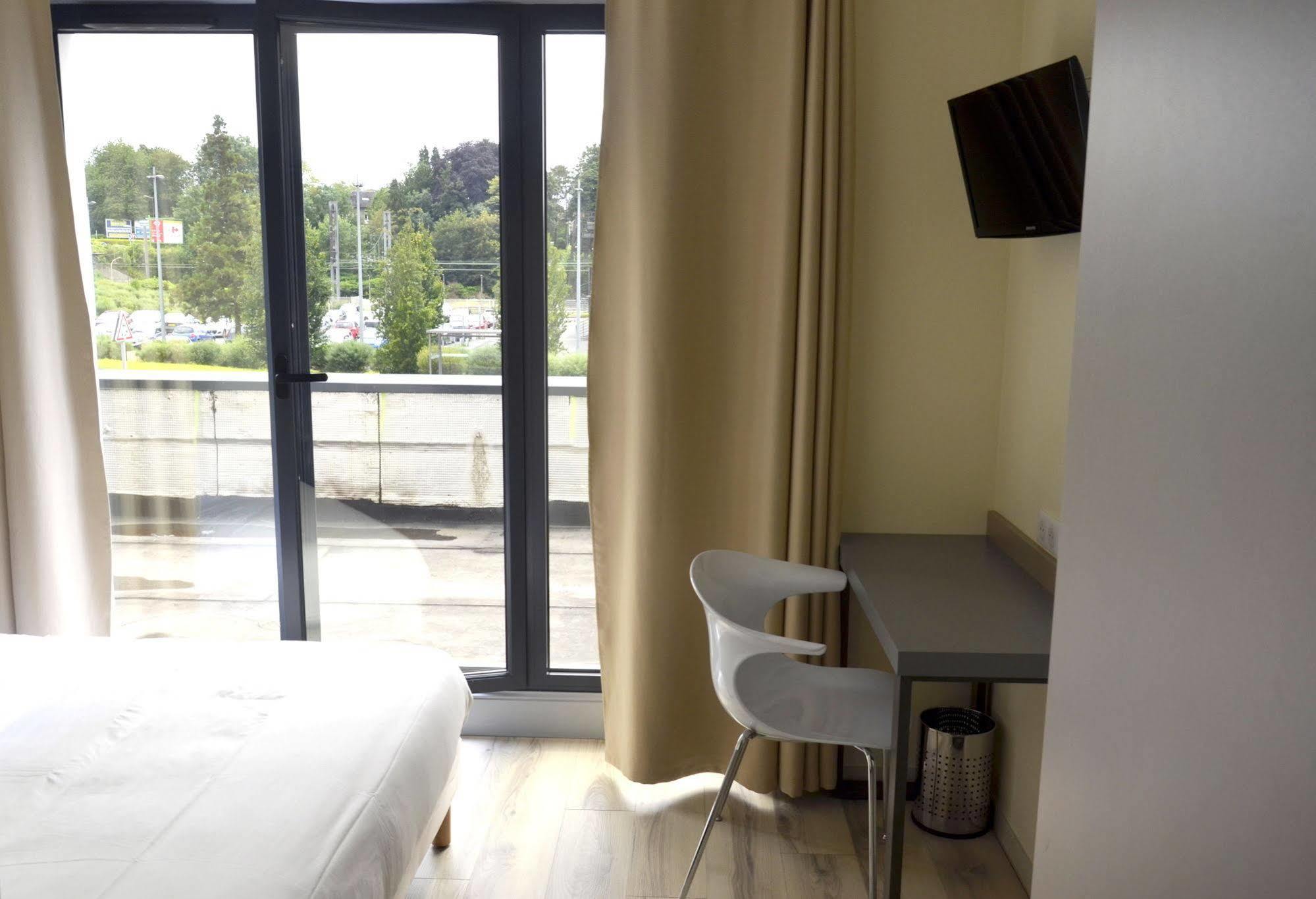 Le Grand Hotel Maubeuge ภายนอก รูปภาพ
