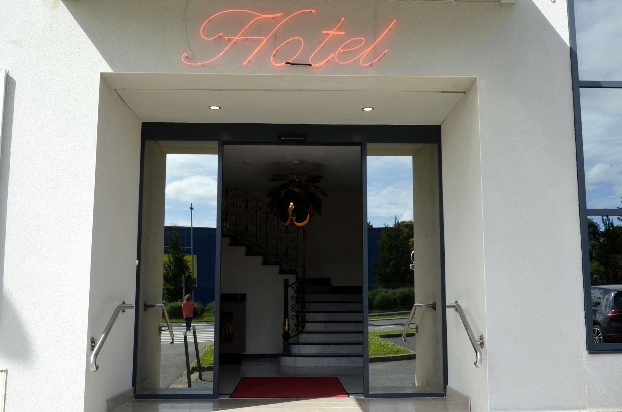 Le Grand Hotel Maubeuge ภายนอก รูปภาพ