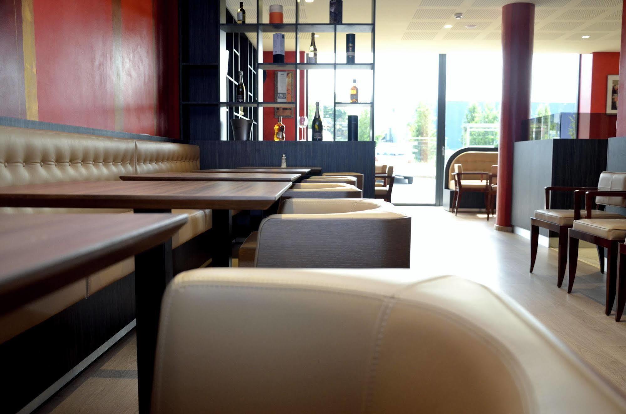 Le Grand Hotel Maubeuge ภายนอก รูปภาพ